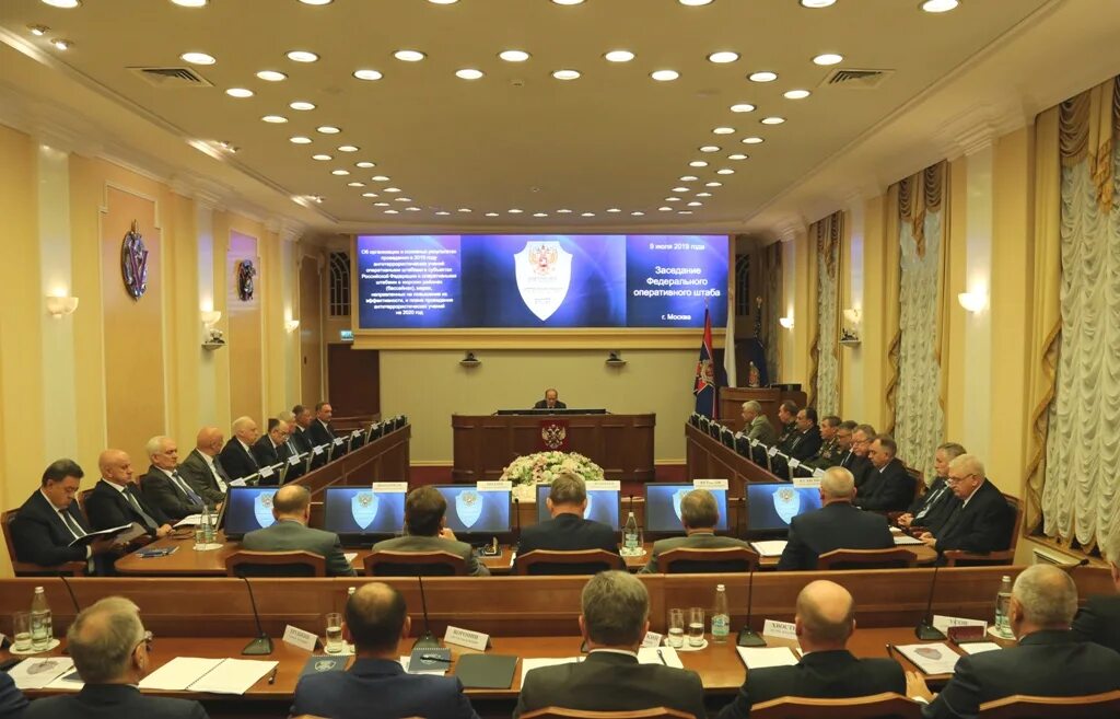 Руководители государственных структур