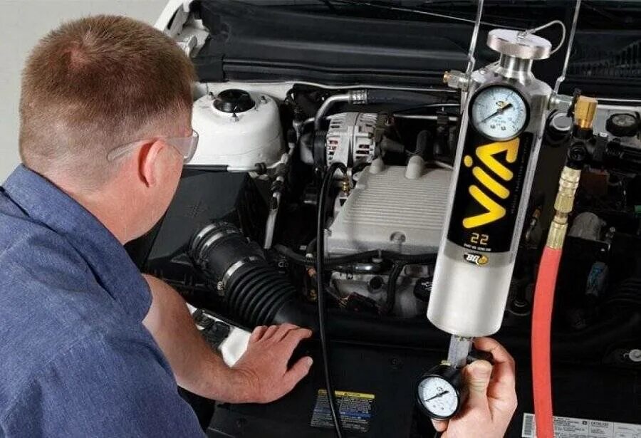 Промывка форсунок мотоцикла bmw. Грязь в топливном баке. Очиститель форсунок дизельного двигателя. Очистка топливного бака автомобиля. Как почистить бензин.