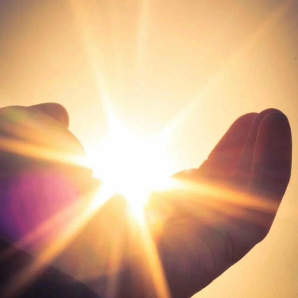 Спишите, вставляя пропущенные слова по смыслу. Весна солнце. Вчера светило яркое солнце. Вчера светило яркое солнце. Небо солнце.