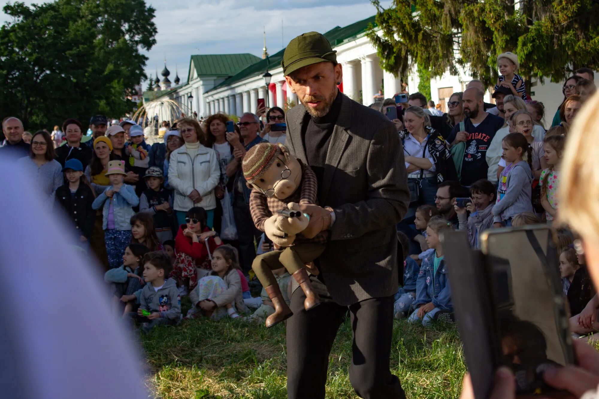 Суздаль 1000 лет когда. Фестиваль. Фестиваль уличных театров Суздаль. День огурца в Суздале. Фестиваль в Суздале 2021.