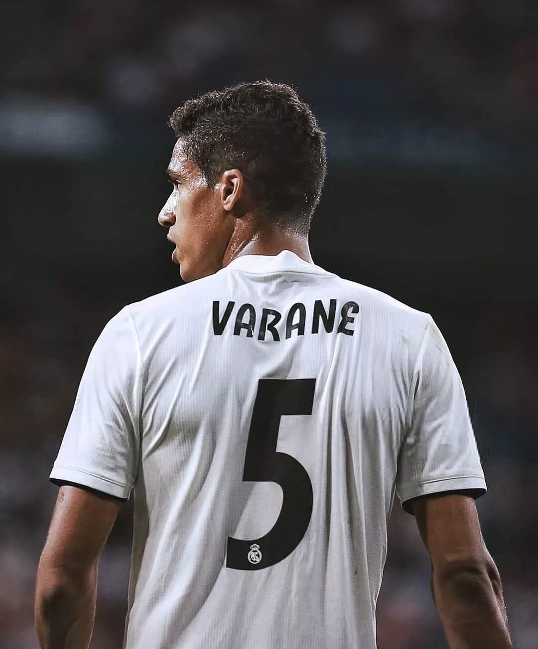 5 какой футболист. Raphael Varane. Варан Реал Мадрид. Варан футболист. Варан футболист Реал.