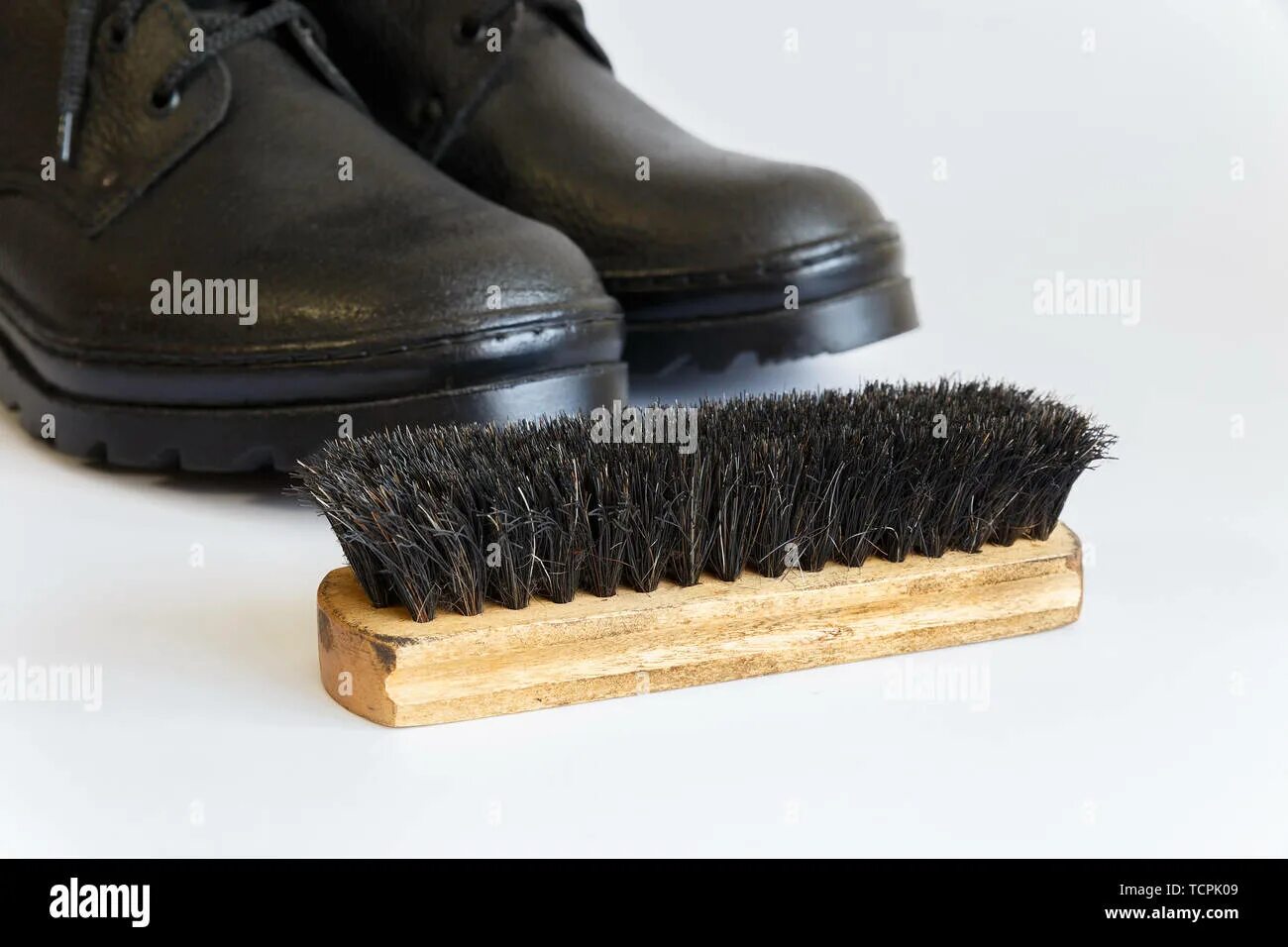 Shoes brush москва. Реставрация обуви shoe brush. Shoe brush ремонт обуви. Shoes brush москва. Резиновая щетка для замши.