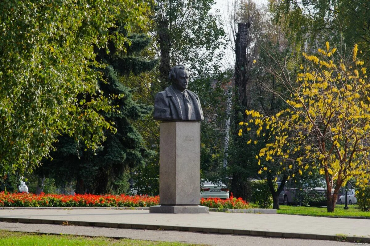 Памятник петру и февронии в ярославле. Ярославль недорогие памятники. Памятник троицы в ярославле. Город ярославль памятник святой троице. Ярославль недорогие памятники.