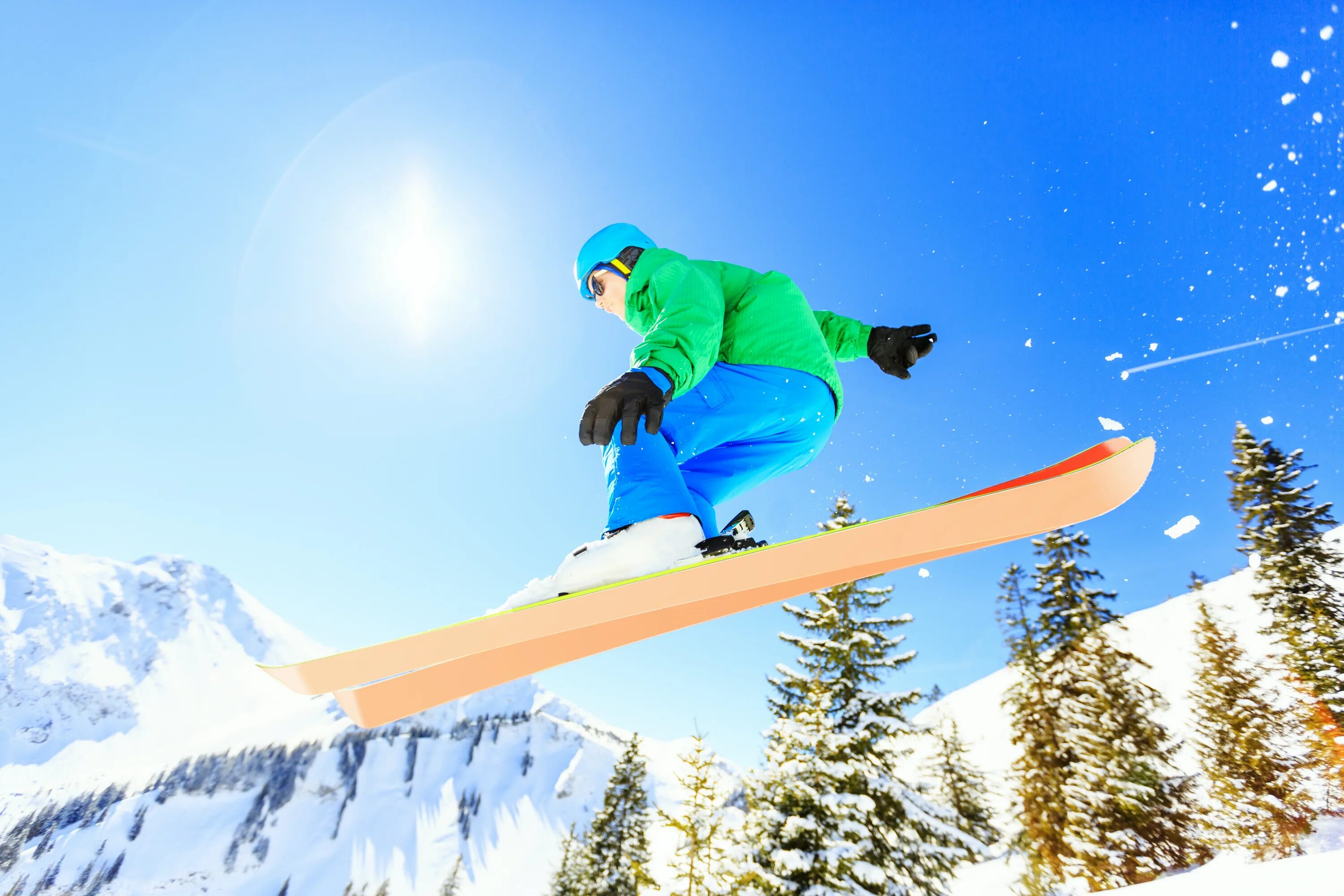 Горные лыжи. Зимний спорт. Современные лыжи. Горнолыжники. Do winter sports