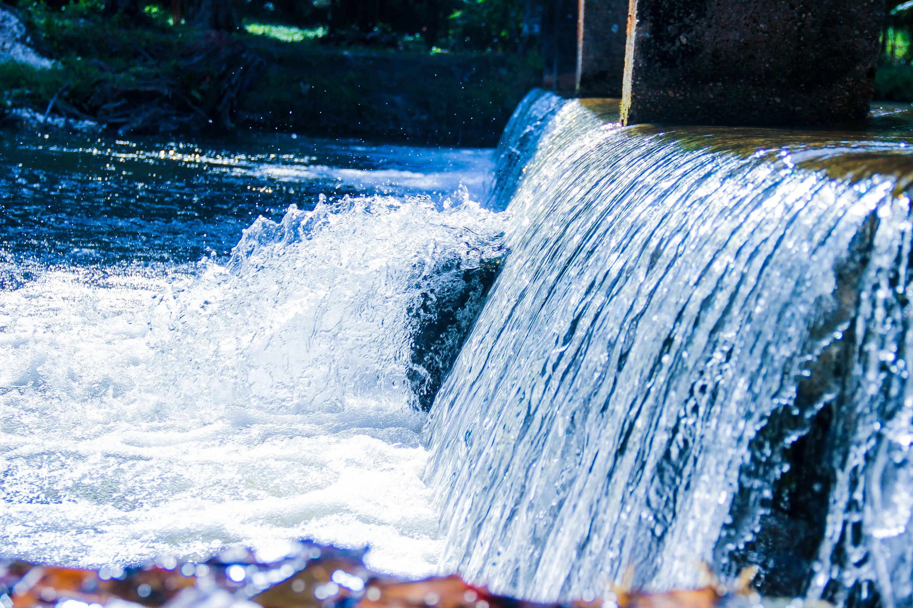 Брызги водопада. Текущая вода. Вода водопад. Струя воды. Работа текущей воды