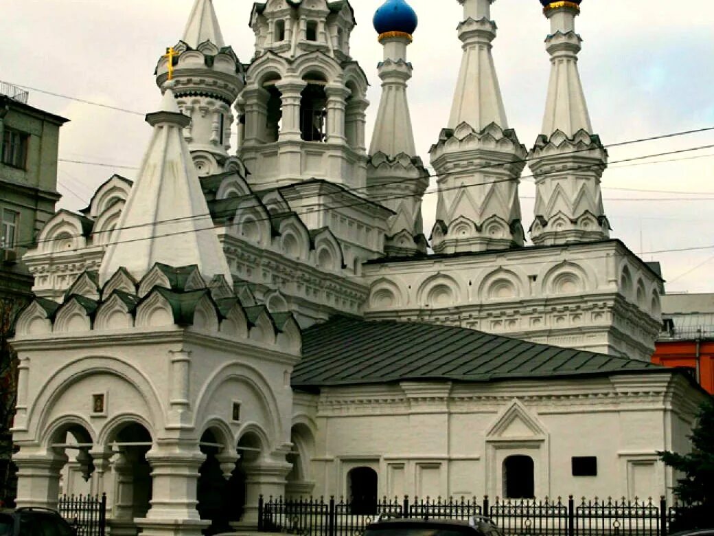Храм в тайнинском мытищи. Храм спаса на нередице в новгороде. Шатровая благовещенская церковь. Храм юрьев польский георгиевский собор. Усадьба тайнинское храм благовещения.