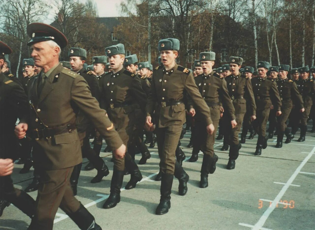 Военные 90 х годов. Советская армия 1970 Германия. Форма Советской армии ГСВГ. Строй офицеров ВВ МВД СССР 70-Е годы. Советский.