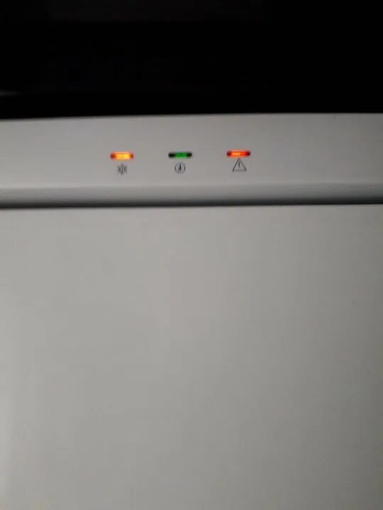 Холодильник атлант двухкамерный горит лампочка внимание. Холодильник Vestel GN 365. Холодильник Атлант 2х камерный индикация. Холодильник Zanussi ACLASS индикаторы. Холодильник Вестел панель управления индикаторы.