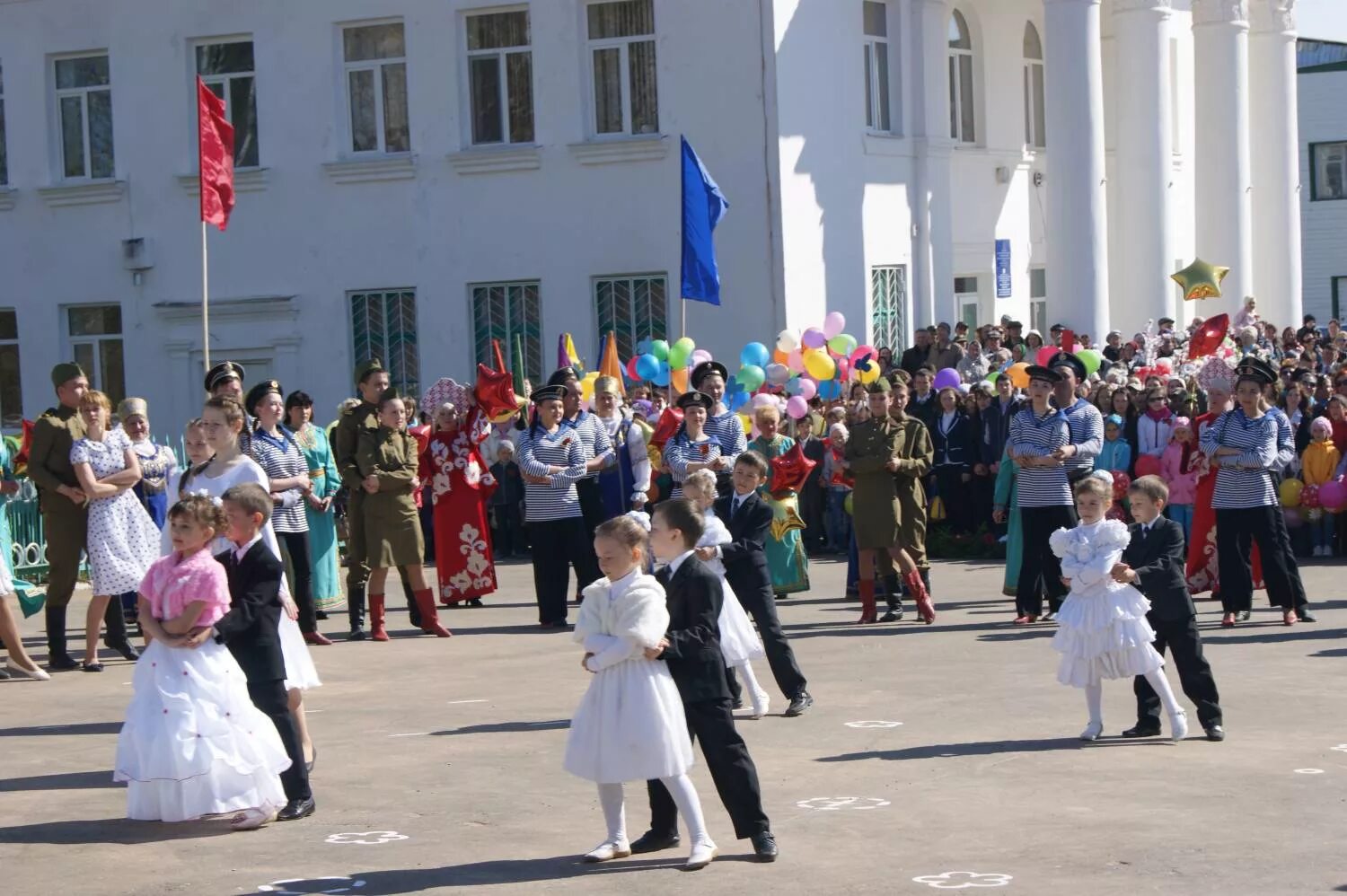 Погода село майские. Калтасы администрация. Районный дом культуры Калтасы. С Калтасы Калтасинского района Республики Башкортостан. Подсл в Калтасах.