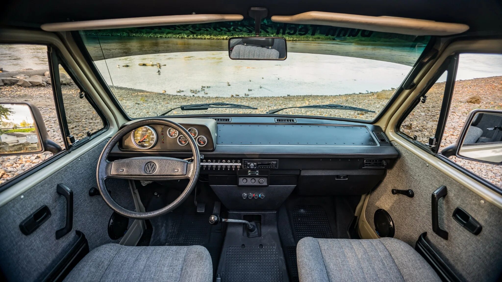 Фольксваген транспортер кемпер т2 т3. Volkswagen transporter t3 салон. Фольксваген транспортер т3 салон. Vw t2 camper interior. Т 2 салон.