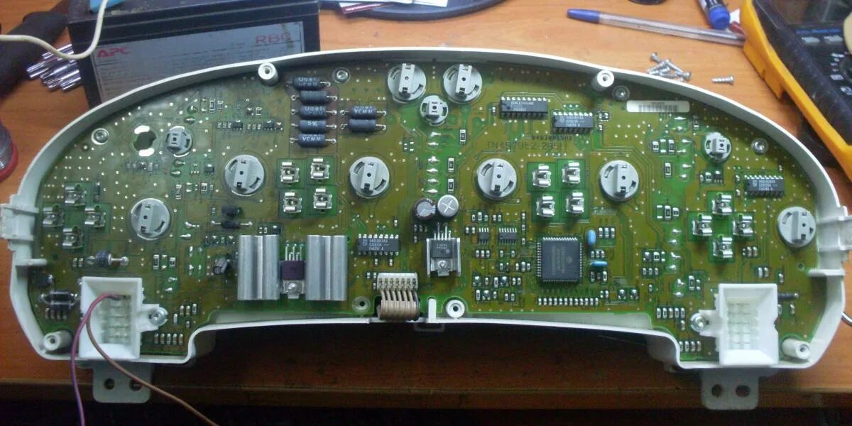 газ 3110 провод на тахометр. плата приборной панели ваз 2112. схема панели приборов ваз 2108. провод на тахометр на панели приборов газель 3302. пропало питание на панель приборов.