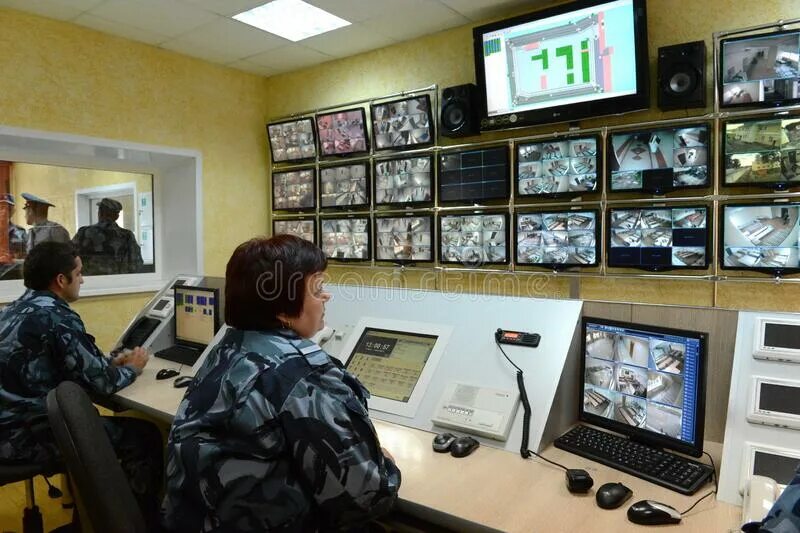 Оператор видеоконтроля. Оператор поста видеоконтроля фсин. оператор видеонаблюдения в ик фсин россии. пост оператора видеонаблюдения фсин. пульт оператора видеонаблюдения.