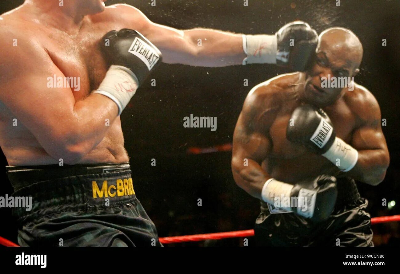 Тайсон кевин. Майк тайсон кевин макбрайд. mike tyson fight. жим майка тайсона. mike tyson бицепс.