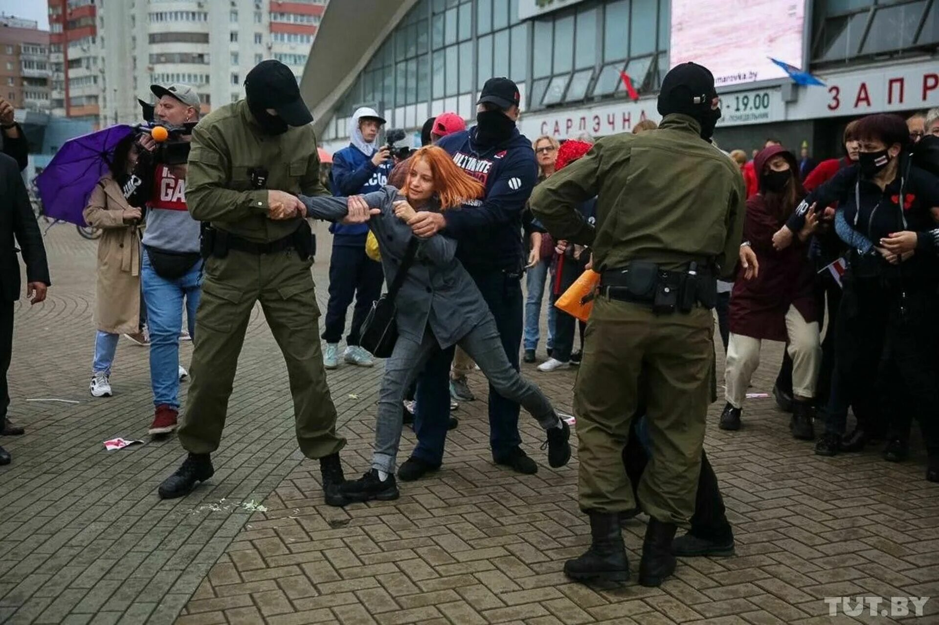 Нехта сегодня. Протесты в Беларуси. Женский марш в Минске задержания. Протесты в Беларуси задержания. Протесты в Минске 2020 разгон.