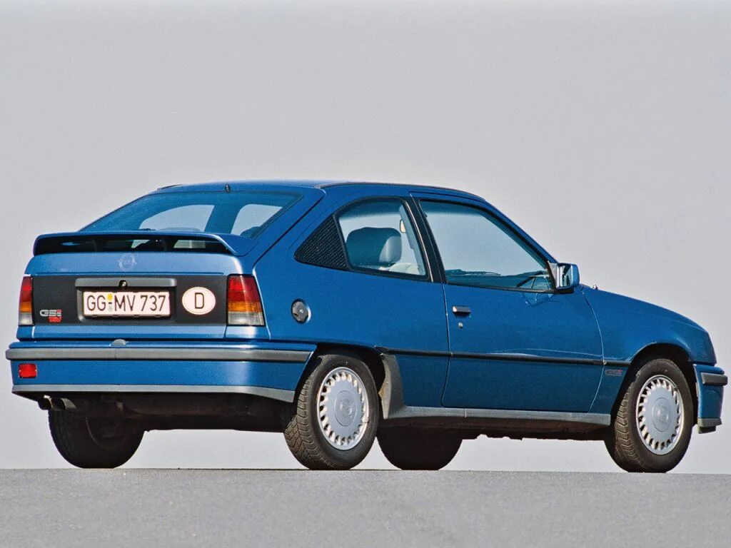 Опель кадет 1984. Опель кадет что подходит. Opel kadett gt. Opel kadett gsi спойлер. Opel kadett 1984.