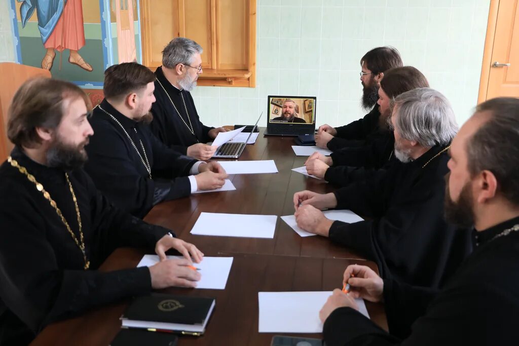 Оказывать духовную помощь. Что такое милосердие кратко. Оказывать духовную помощь. Храм в больнице. Оказывать духовную помощь.