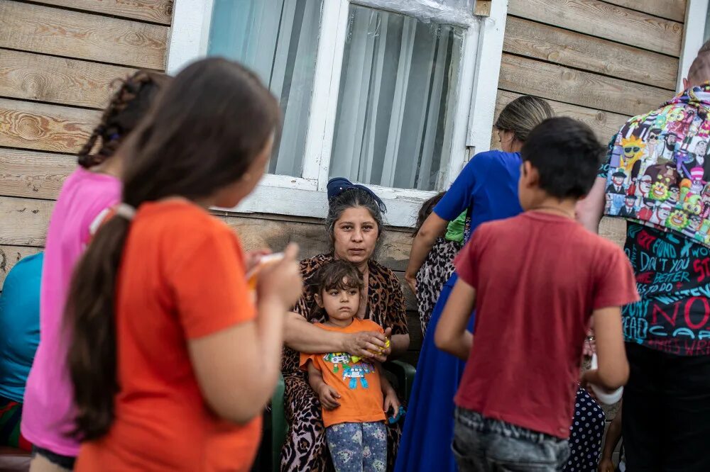 Снять цыгане. Цыгане в чемодановке пензенской области. Цыганское гетто в болгарии город пловдив квартал столипиново. Светлана тома рада табор уходит. Снять цыгане.