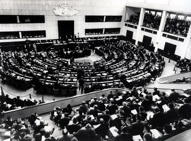 Выбор парламент. Парламент франции 20 века. парламент франции 1958. парламент 1960. национальное собрание франции 1946.