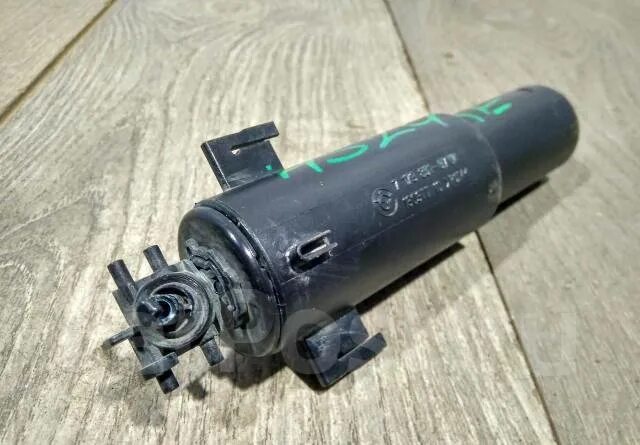 Моторчик омывателя фар бмв. Форсунка омывателя фар бмв х5 е70. Омыватели фар для бмв х5 е70. Форсунка омывателя фар на бмв е70. Форсунка омывателя фар бмв х6.