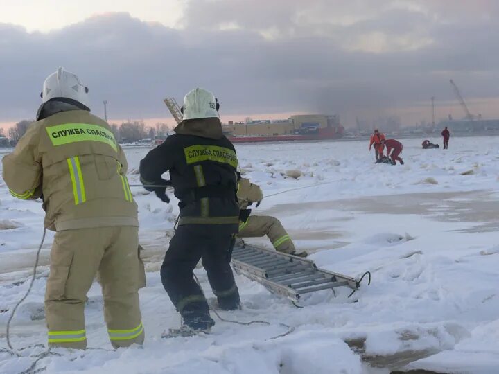 Гбу ао служба спасения им. Спасатель служба спасения архангельск. Обрушение жилых домов. Службы спасения. Служба спасения пожар.