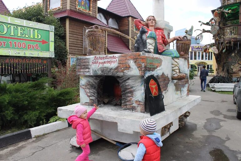 Детский парк совхоз имени ленина лукоморье. Ладья 360 парк сказка. Парк айва в москве. Парк в строгино сказка развлечений. Памятники сказочным героям.