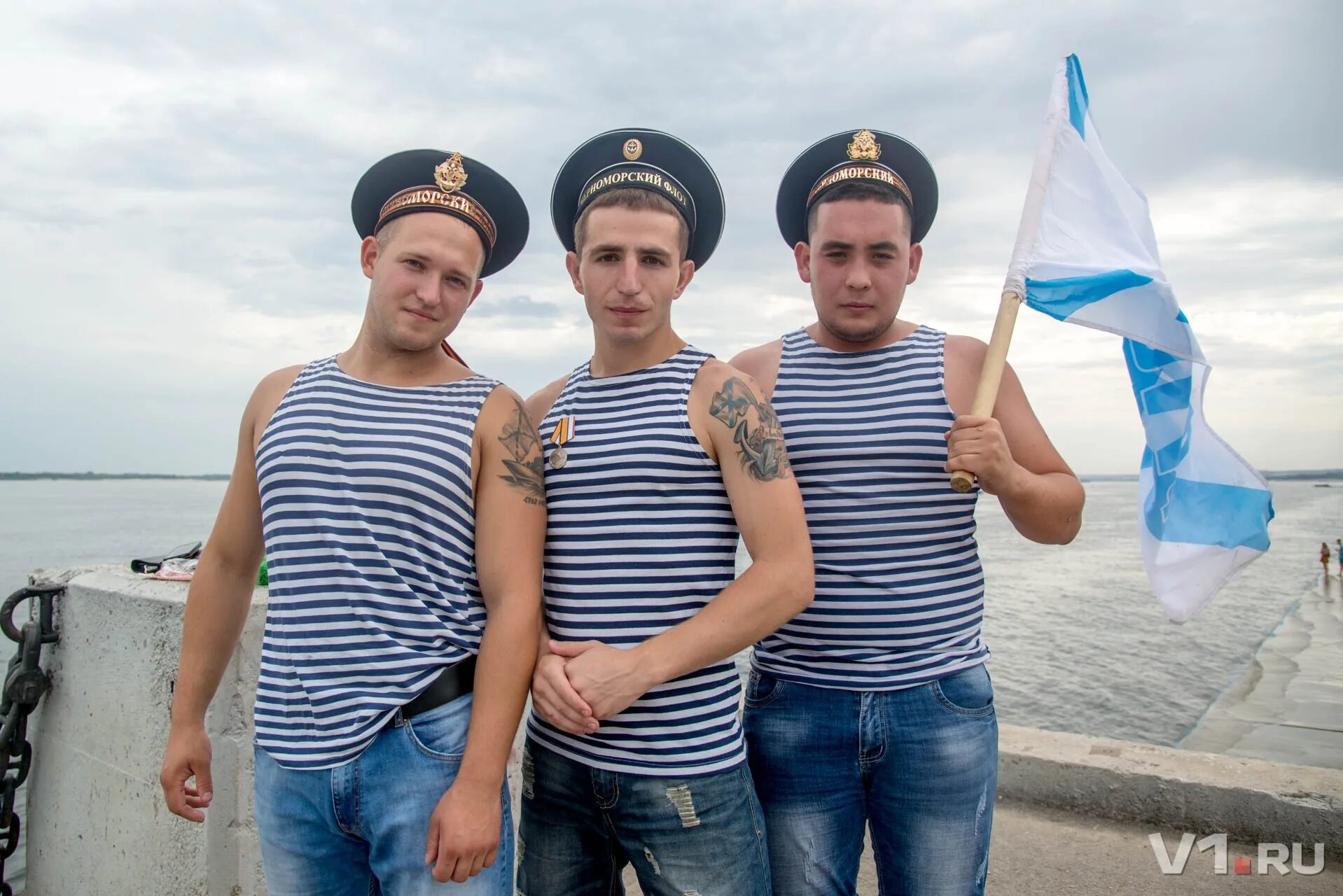 форма вмф матрос тихоокеанский флот. парадный китель вмф 2020 капитан лейтенант. цвет военно морской. парадная форма вмф рф матросов. цвет военно морской.