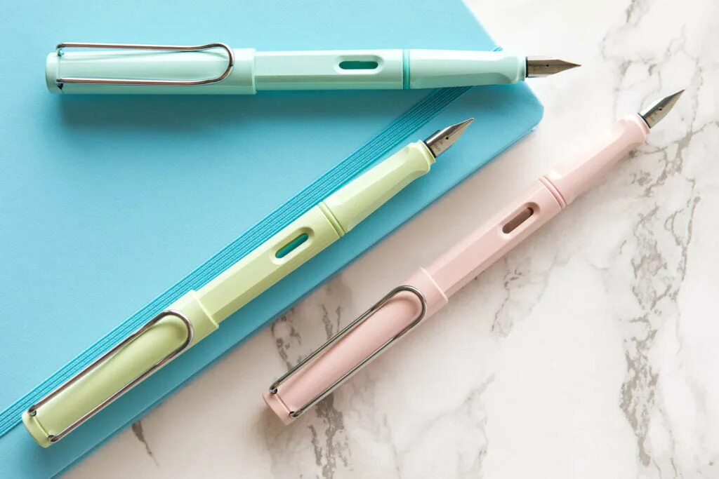 Lamy safari. Лами сафари. Lamy ручки. Lamy Safari Tinteroller. Mint Pen. Ручки в тубусе.