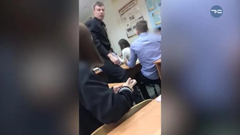 Учитель ОБЖ избил учеников. Избили за оскорбление
