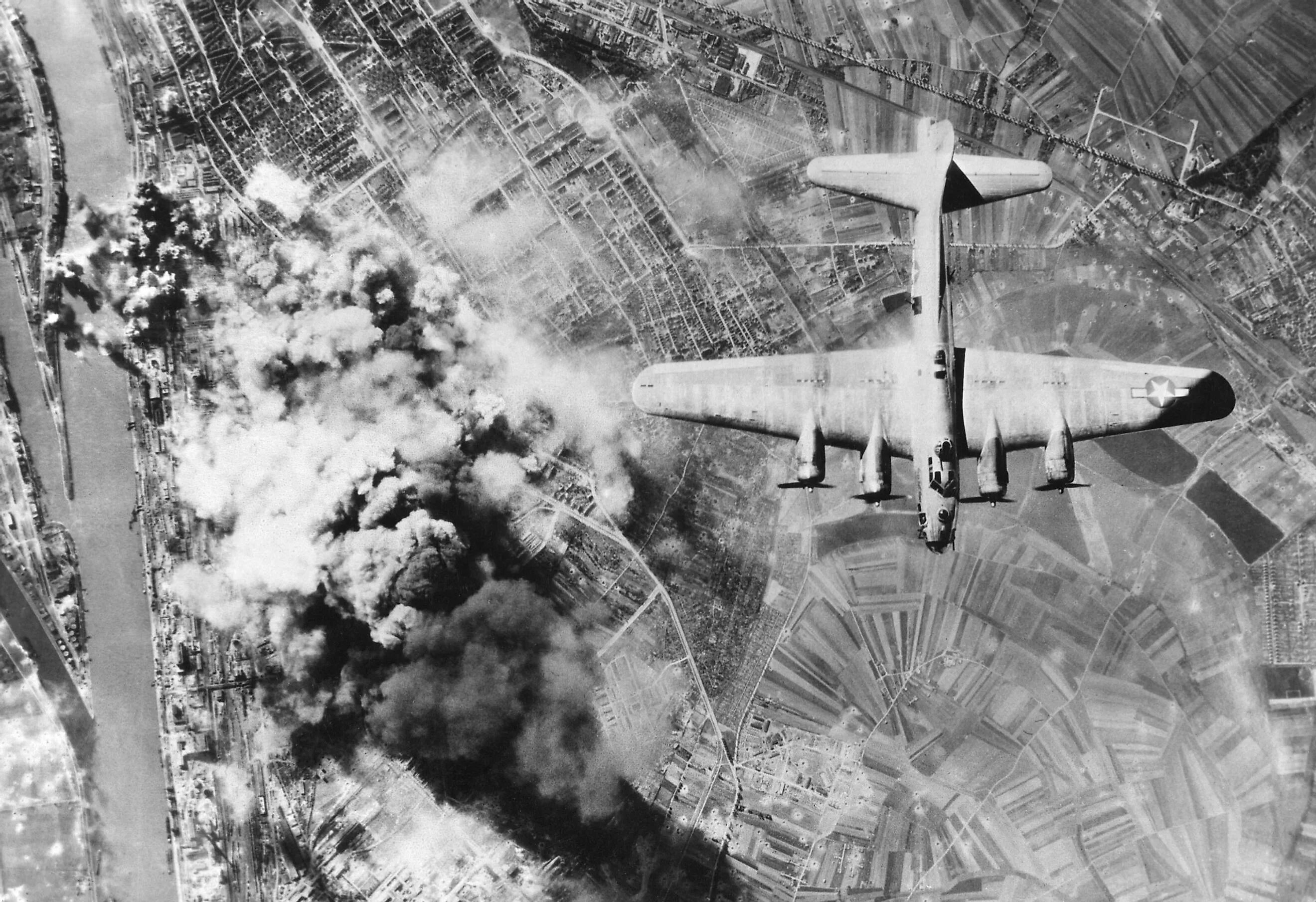Воздушное нападение. Германия бомбардировка 2 мировой войны. Лейпциг бомбардировка 1945.
