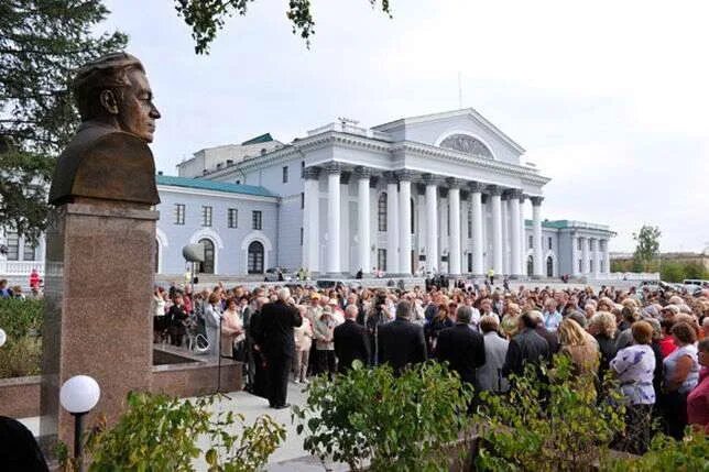 Дворец имени Окунева Нижний Тагил. ДК Окунева Нижний Тагил. Дворец культуры УВЗ Нижний Тагил. ДК Окунева Нижний Тагил зал. Дк окунева сайт