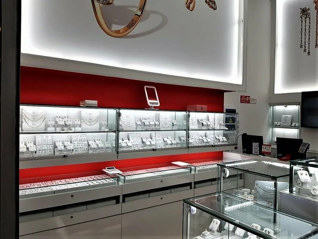 Проспект строителей 6. Самородок нижний тагил проспект мира. 585 золотой саранск. Ювелирный магазин строитель. Ювелирная витрина.