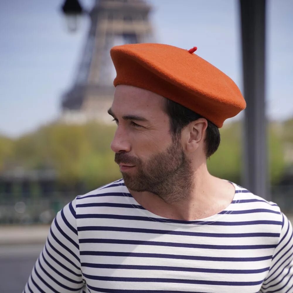 Мужской берет. Beret певец. Берет le Beret Francais Mode. Берет мужской. Французский берет мужской.