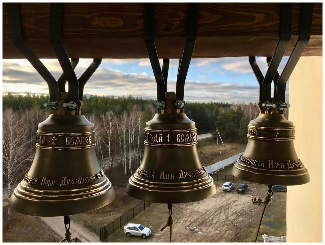 древнерусский колокольчик. колокольня в кашире. набат на колокольне. вологодские колокольчики. колокол в храме звонница.