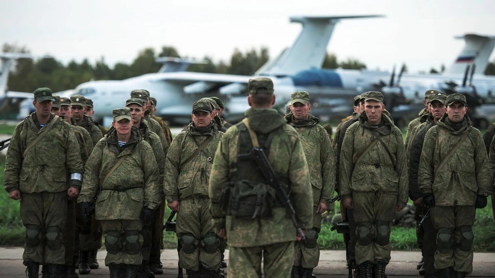 Сколько российских военных на сво. Военные России. Армия РФ. Военные в Сибири. Учения российских войск.