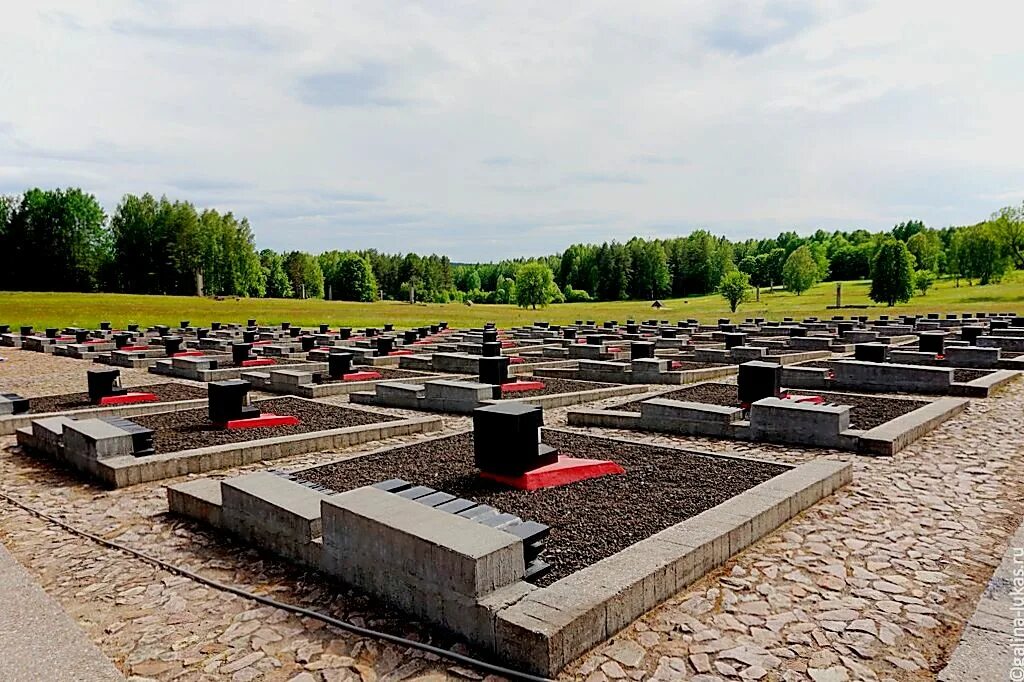 Хатынь беларусь. Белоруссия мемориальный комплекс хатынь. деревня хатынь мемориальный комплекс. мемориал хатынь в белоруссии. мемориал деревни хатынь.
