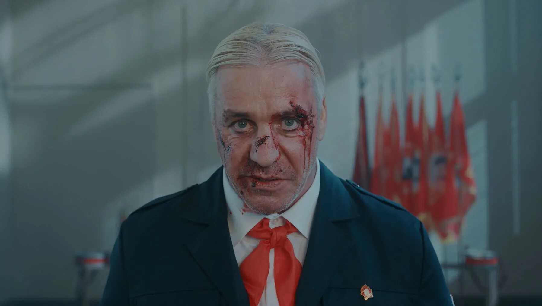 Lindemann hasse kinder. Тилль Линдеманн ich Hasse kinder. Тилль Линдеманн 2022. Тилль Линдеманн 2021. Рамштайн солист 2022.