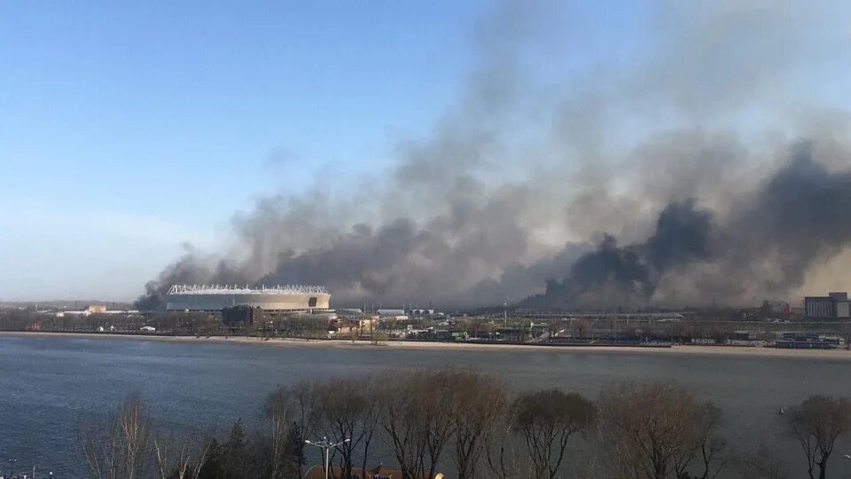 Что горит на левом берегу дона. Пожар на левом берегу дона. пожар в ростове левый берег. пожар ростов-на-дону сейчас.