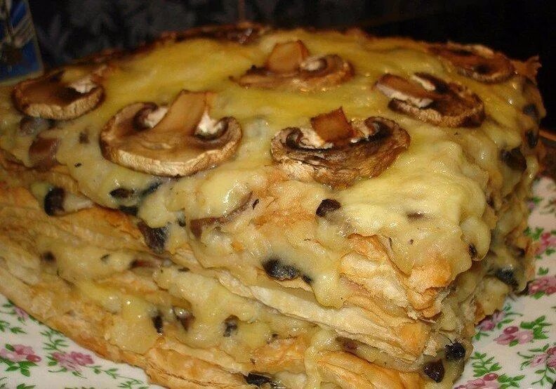 Гриб наполеон. Закусочный грибной торт наполеон. Грибной торт. Горячий наполеон. Торт гриб.
