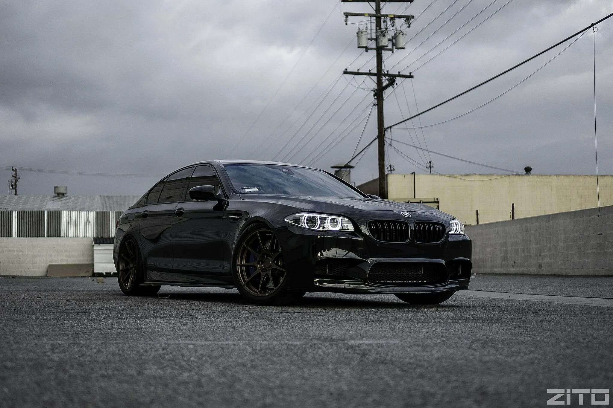 Черная bmw m5