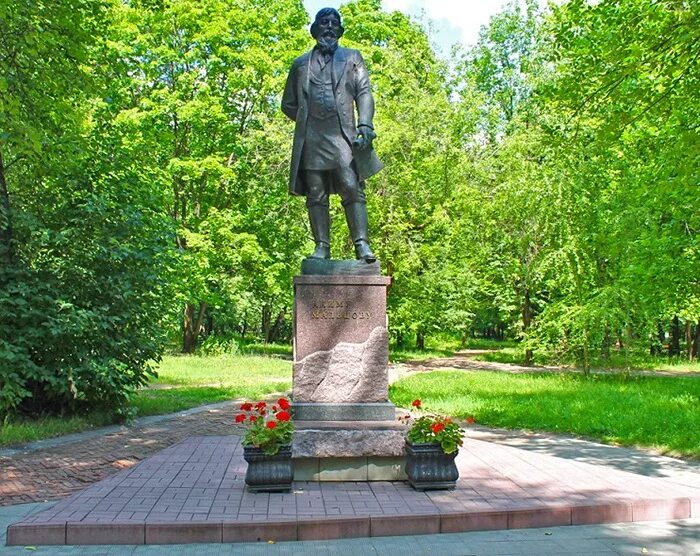 Памятник мальцову гусь хрустальный. Памятник акиму мальцову в гусь хрустальном. Памятник акиму мальцову в гусь хрустальном. Памятник акиму мальцову в гусь хрустальном. Памятник акиму васильевичу мальцову гусь-хрустальном.