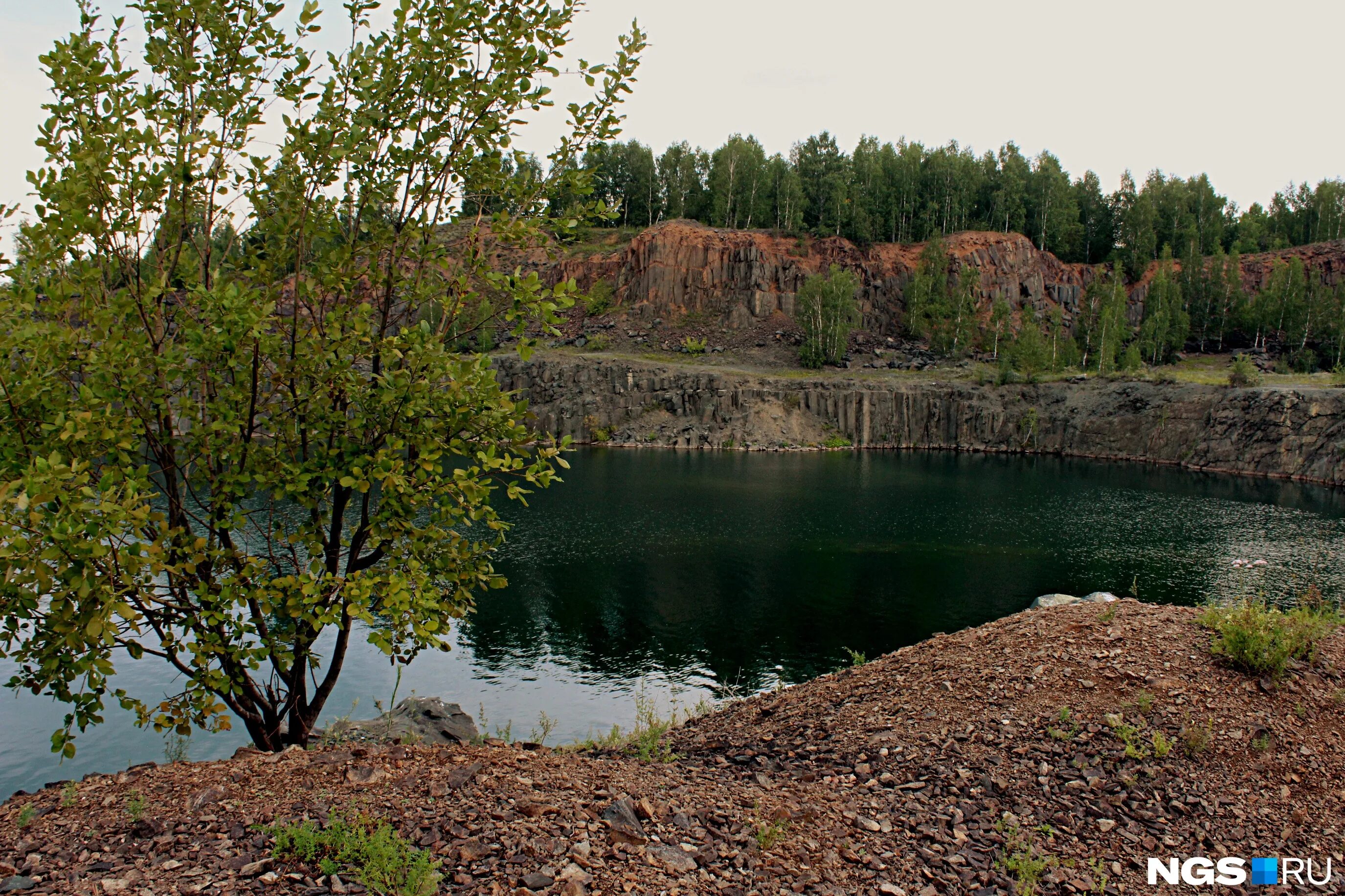 Карьеры искитима. Озеро забой Новосибирская. Поселок горный озеро забой. Озеро карьер забой Новосибирск. Горный Новосибирская область озеро забой.