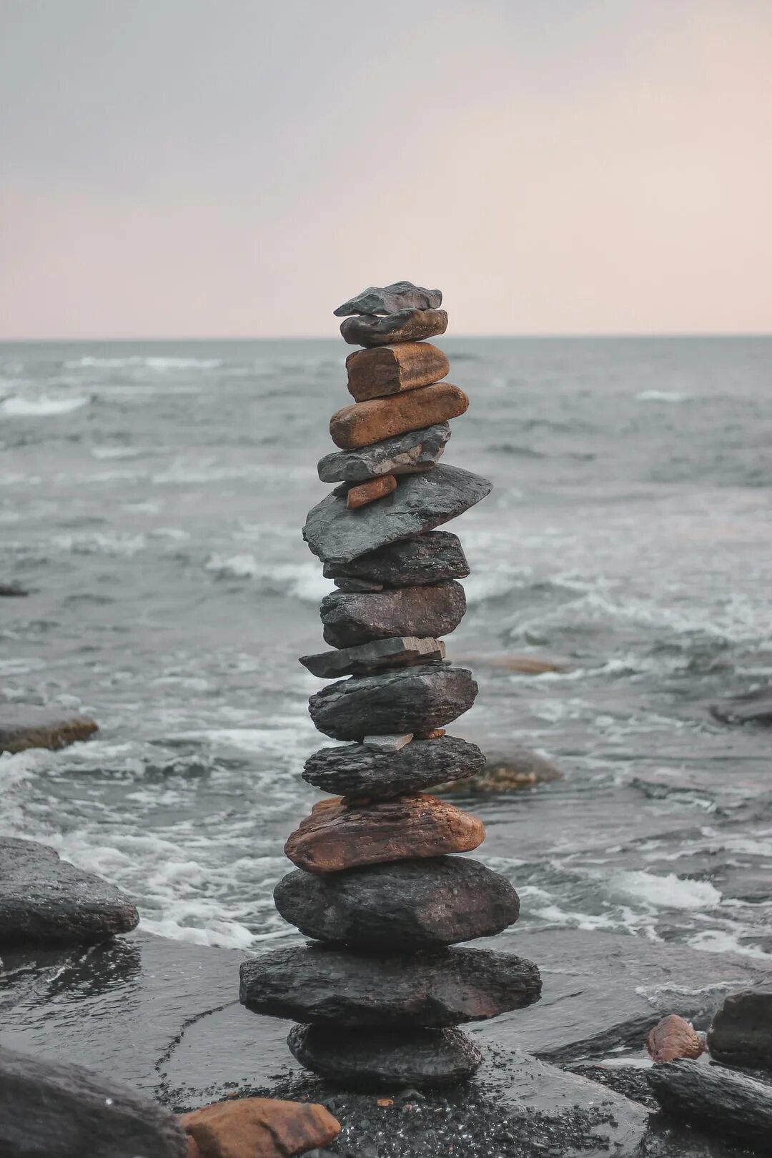 Near balance. Море камни. Природа Гармония море. Заставка на телефон камни. Гармония камни.