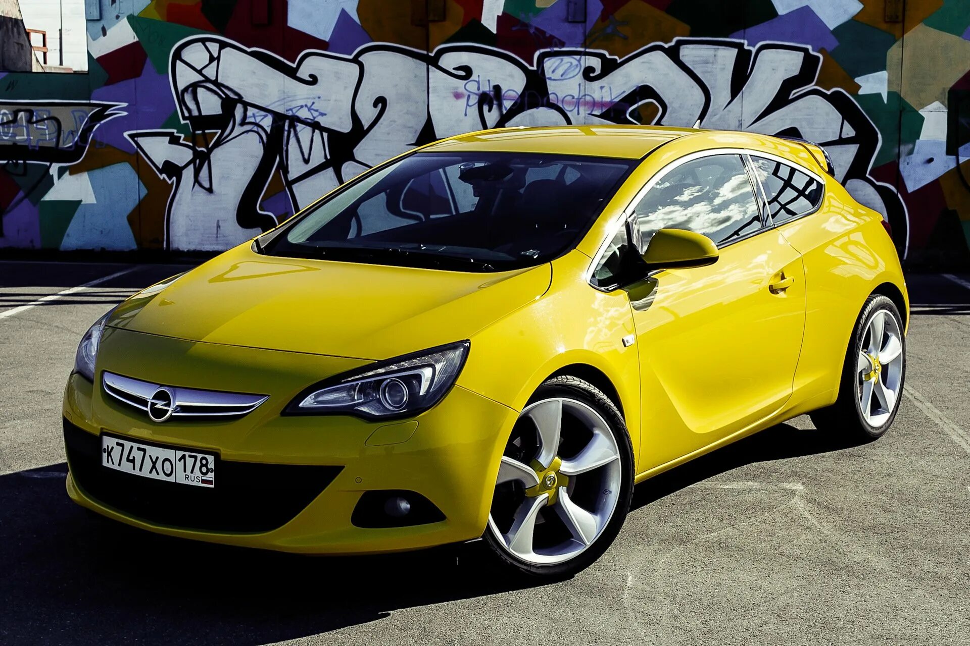 Opel Astra GTC 2013. Opel Astra j GTC 2013.