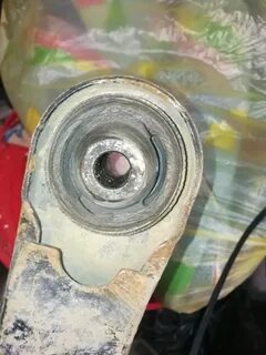 Когда менять сайлентблоки рычагов