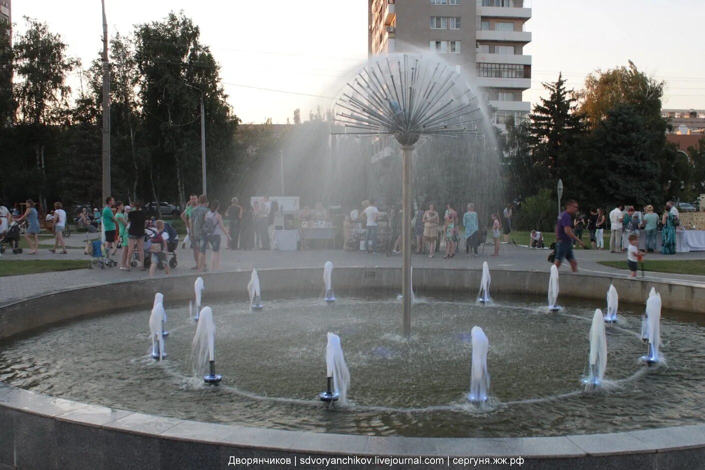 Площадь города волжский. Парк волжский площадь ленина. парк на ленина города волжский. фонтаны города волжского волгоградской области. площадь города волжский волгоградской области.