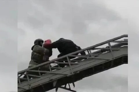 Бросил 4 детей