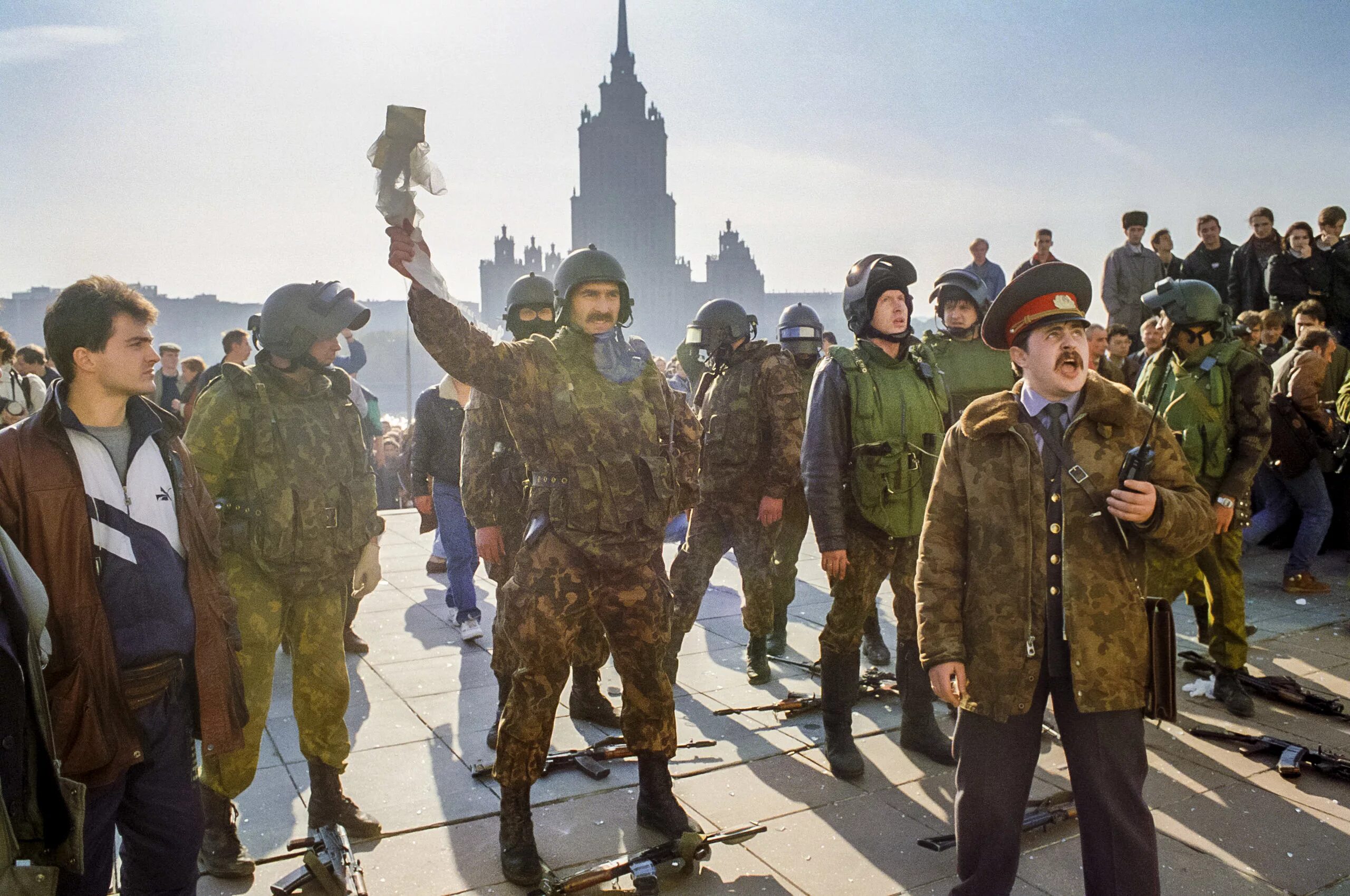 События 1993 в москве 3 4 октября. Штурм белого дома 1993 спецназ. Бойцы альфы белый дом 1993. Спецназ путч 1993.