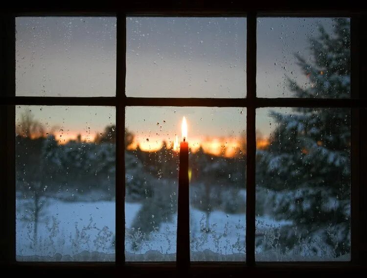 Был вечер за окном. Зимнее окно. Снег за окном. Окно зимой. Зимний вечер за окном.