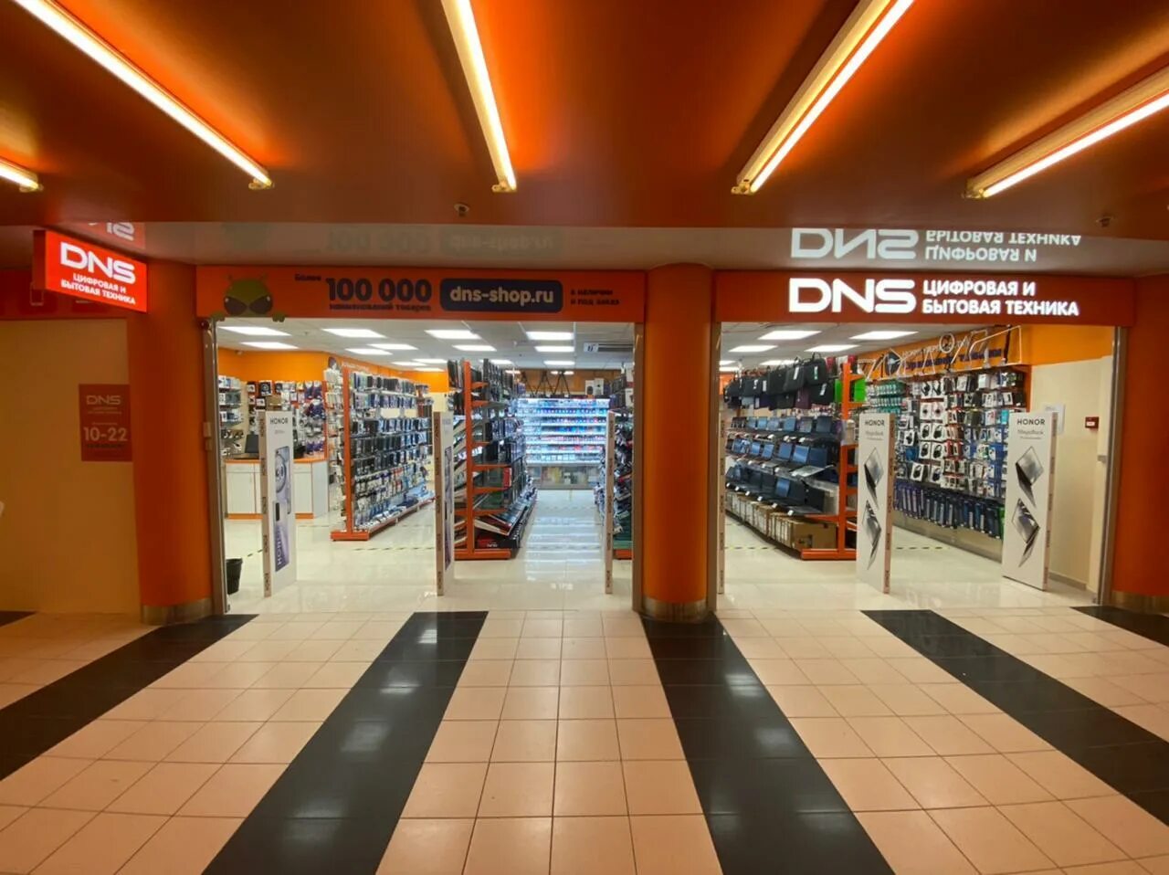 днс ленинградская. днс уценка спб. магазин техники днс. днс спб интернет магазин санкт-петербург. днс гипер ростов-на-дону.