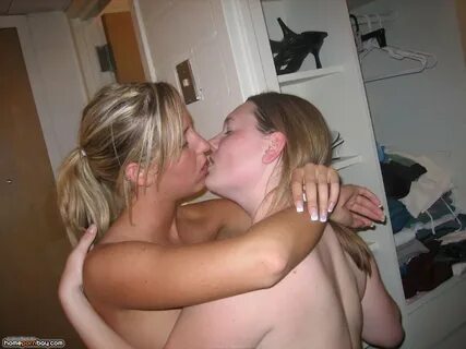 Two amateur GFs posing and kissing - Mobile Homemade Porn Sharing.